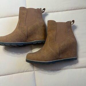 Universal Thread Tan Wedge Ankle Booties